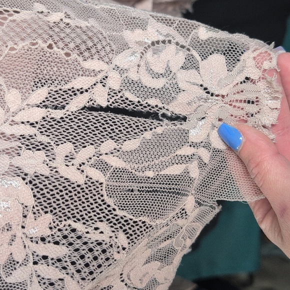 Gimmick Lace Top. - Picture 9 of 10